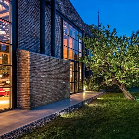 Warehouse By The (adults Only) 2*